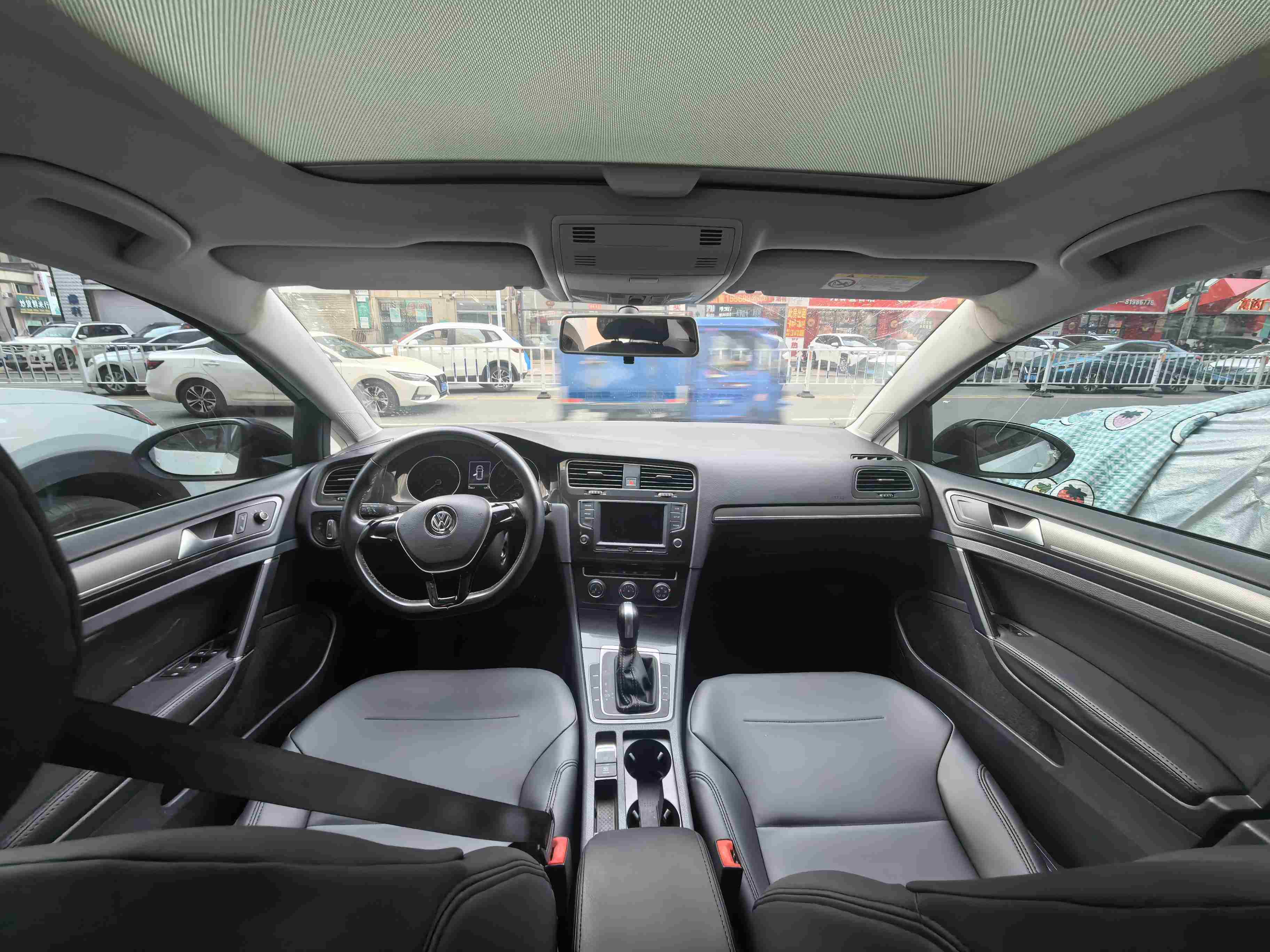 Volkswagen Golf 2017 car image #9