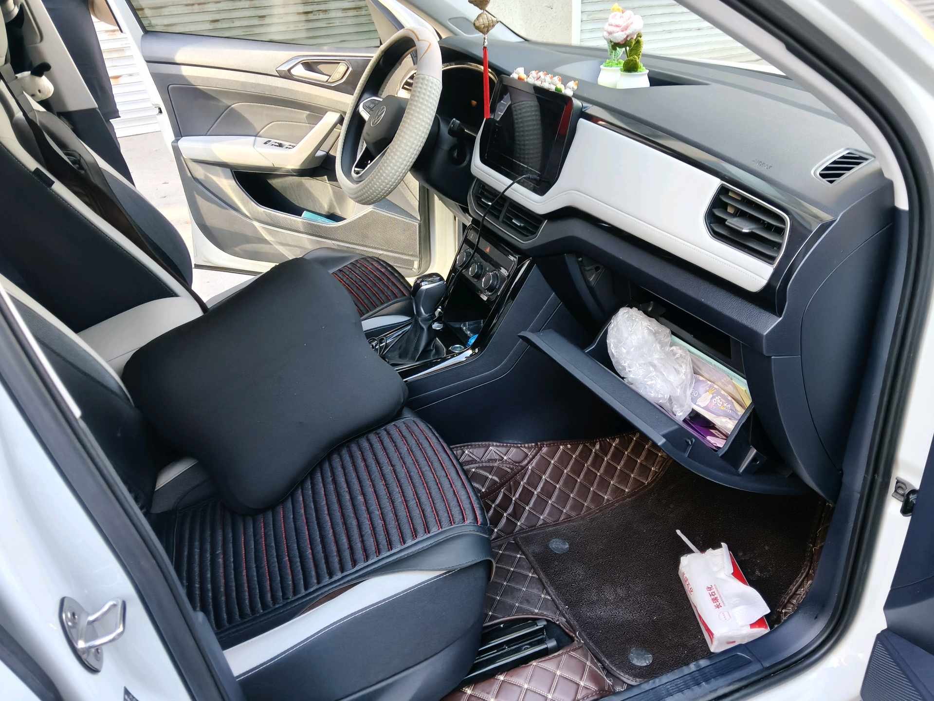 Volkswagen Tharu 2025 immagine di auto #3