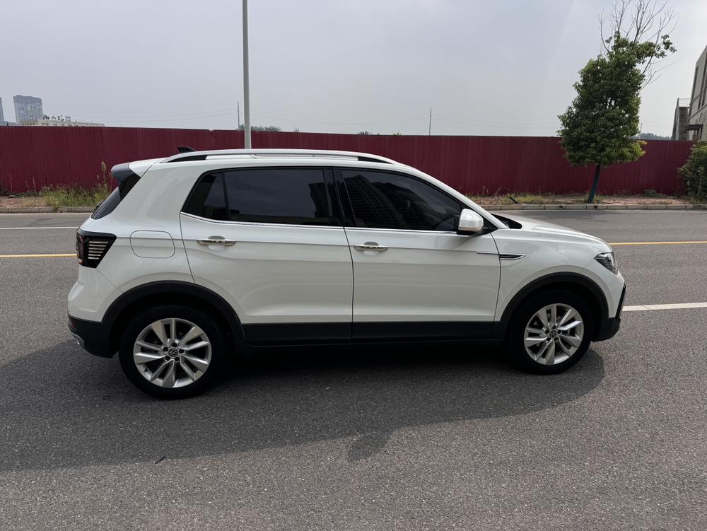 Volkswagen T-Cross 2024 car image #8