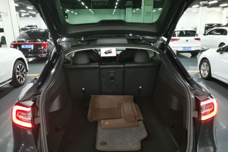 Tesla Model Y 2024 car image #19