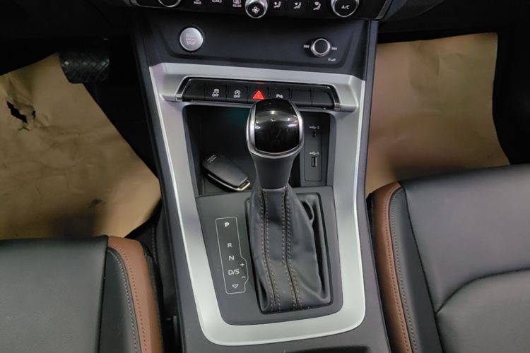 Audi Q3 2019 #14 Audi Q3 2019 car image #14