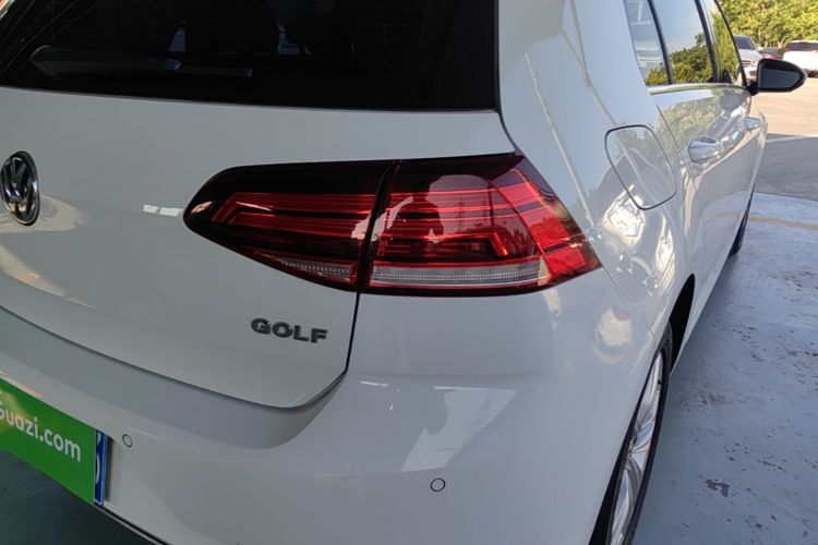 Volkswagen Golf 2018 car image #8