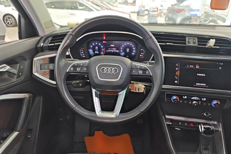 Audi Q3 2019 #15 Audi Q3 2019 car image #15