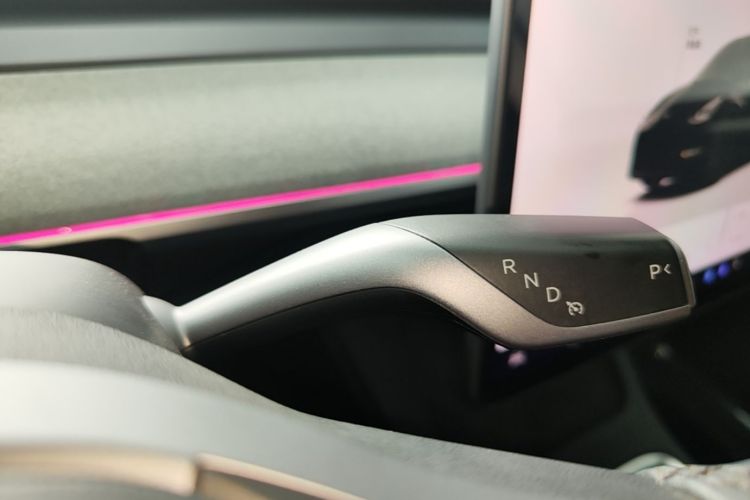 Tesla Model Y 2023 #14 Tesla Model Y 2023 car image #14