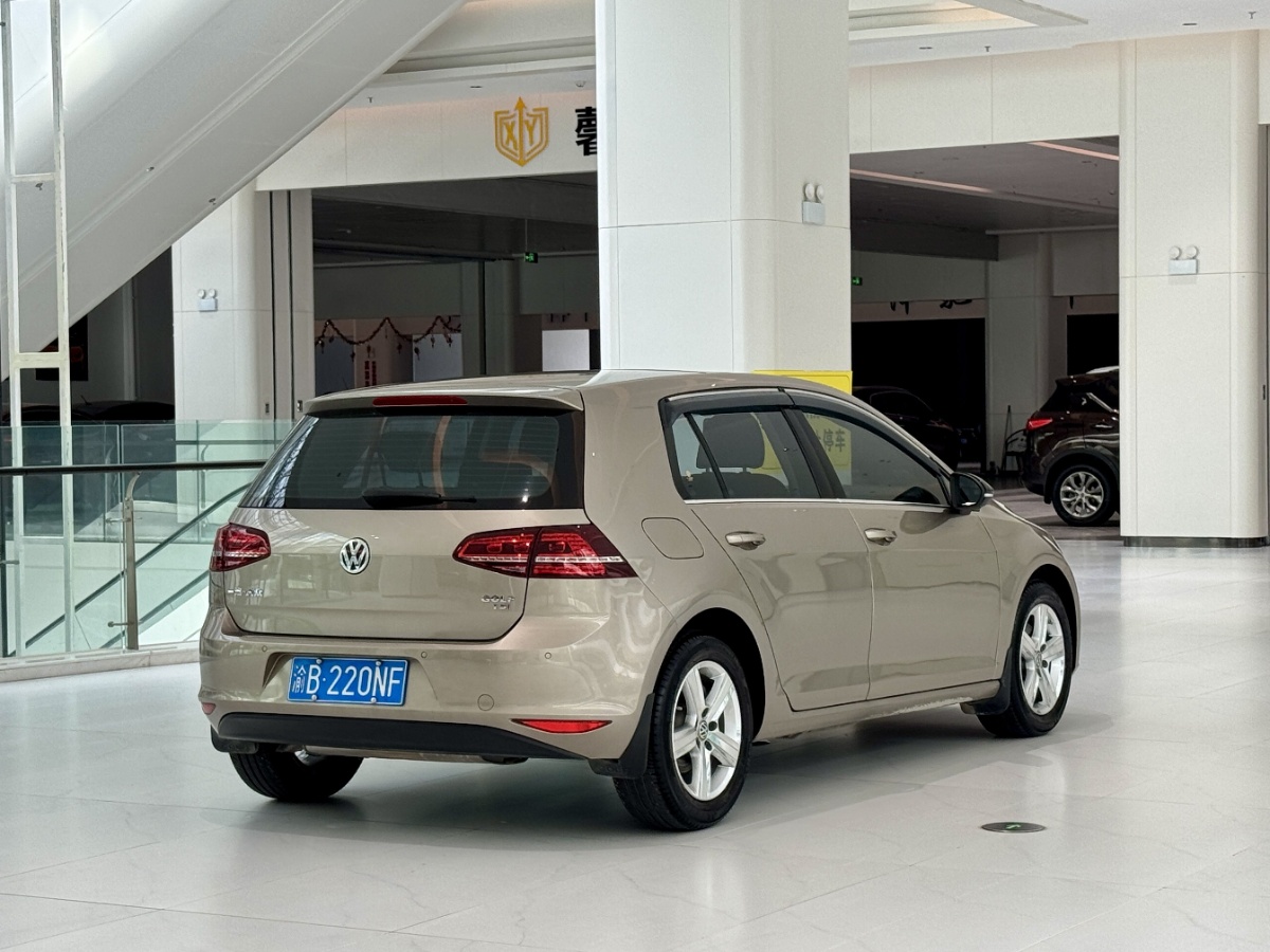 Volkswagen Golf 2017 car image #4