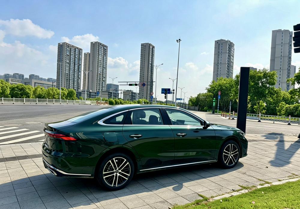 GEELY Emgrand 2025 car image #6