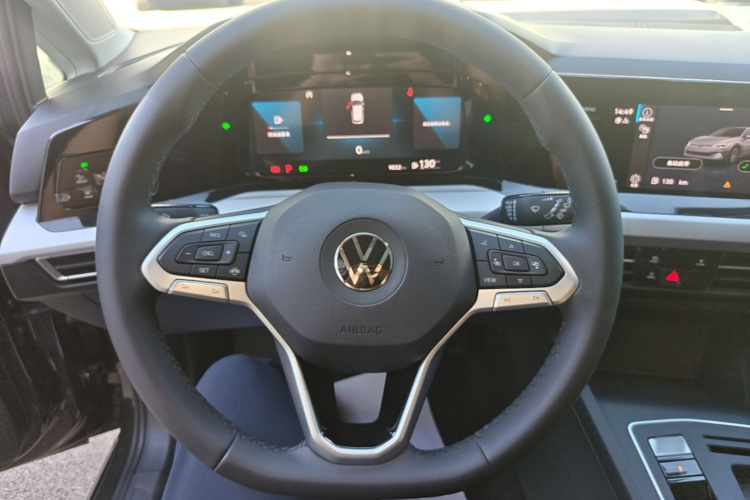 Volkswagen Golf 2023 imagem de carro #11