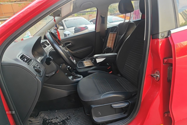 Volkswagen Polo 2015 car image #17