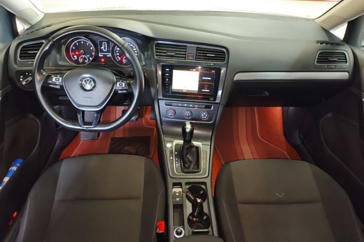 Volkswagen Golf 2020 car image #10