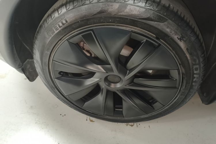 Tesla Model Y 2024 car image #10