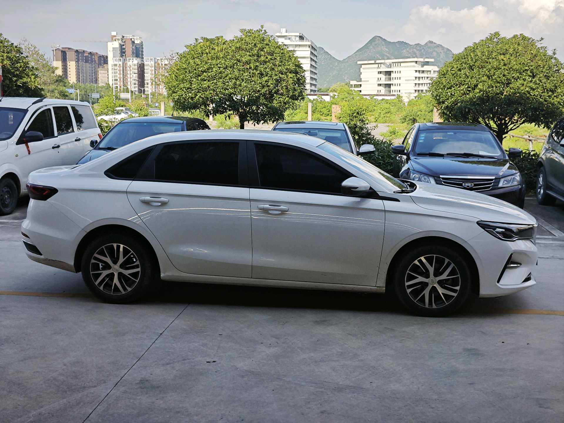 GEELY Emgrand 2024 #4 GEELY Emgrand 2024 car image #4