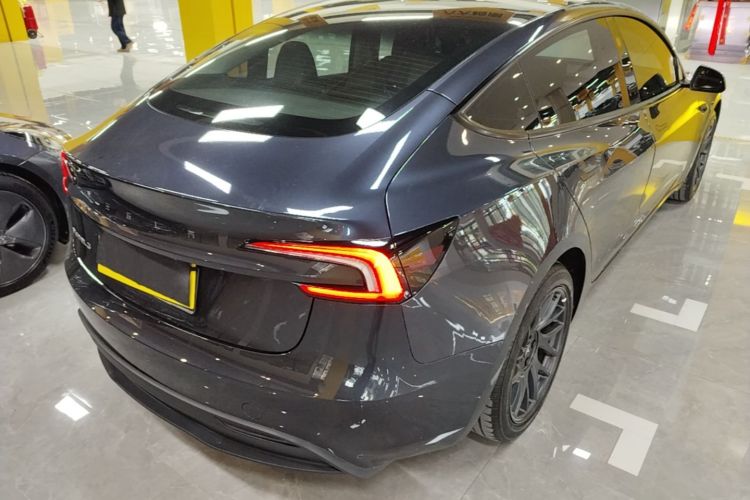 Tesla Model 3 2025 صورة سيارة #5