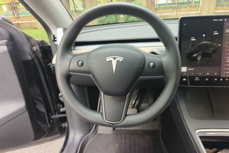 Tesla Model Y 2023 #11 Tesla Model Y 2023 car image #11