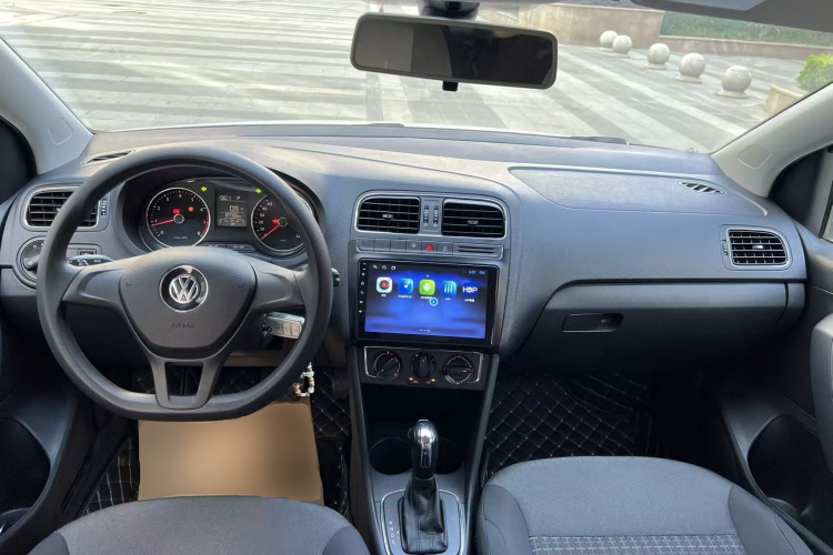 Volkswagen Polo 2016 car image #10