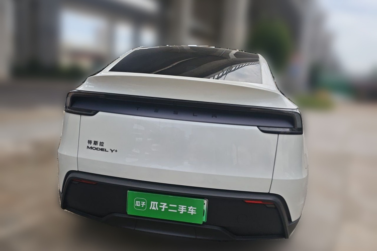 Tesla Model Y 2026 #6 Tesla Model Y 2026 car image #6