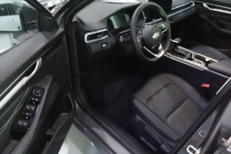 GEELY Emgrand 2025 car image #16
