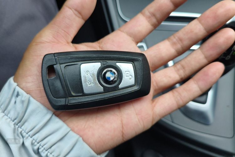 BMW 3 Series 2017 car image #10