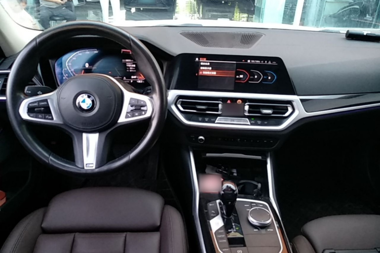 BMW 3 Series 2020 car image #10