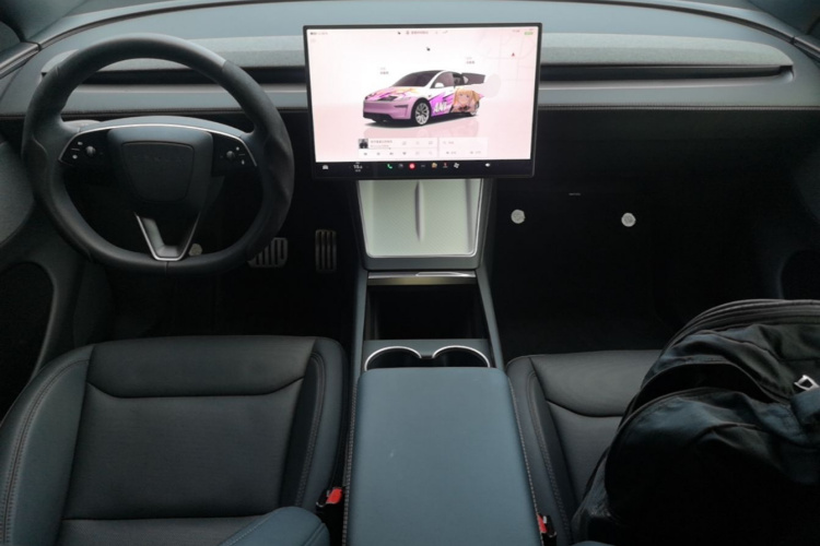 Tesla Model Y 2025 #10 Tesla Model Y 2025 car image #10
