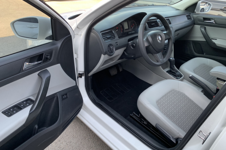Skoda Rapid 2015 #12 Skoda Rapid 2015 image de voiture #12