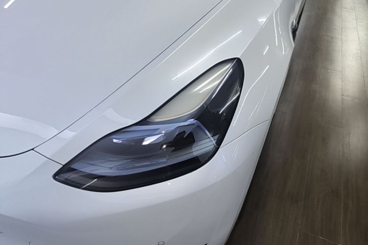 Tesla Model Y 2023 car image #23