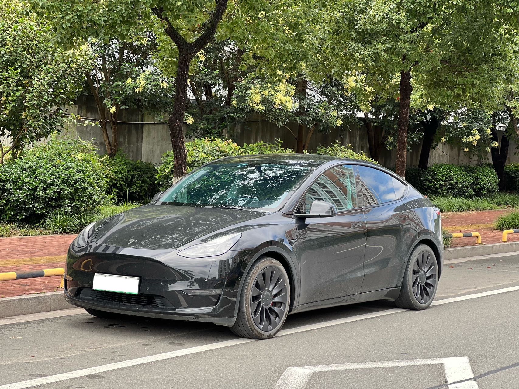 Tesla Model Y 2021 #2 Tesla Model Y 2021 car image #2