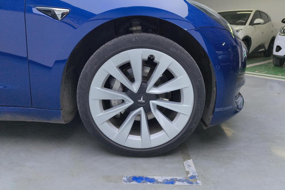 Tesla Model 3 2020 car image #4