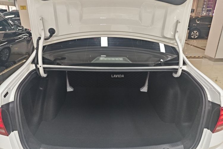 Volkswagen Lavida 2018 car image #19