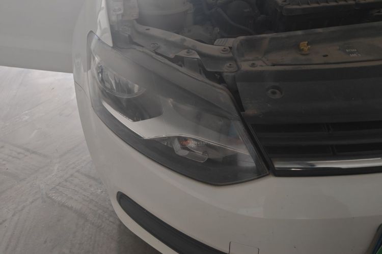 Volkswagen Polo 2014 car image #8