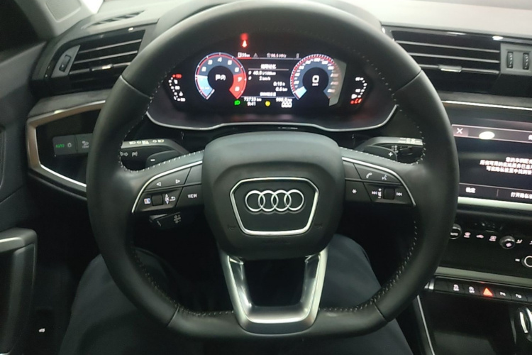 Audi Q3 2022 car image #11