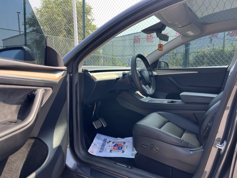 Tesla Model Y 2022 #6 Tesla Model Y 2022 car image #6