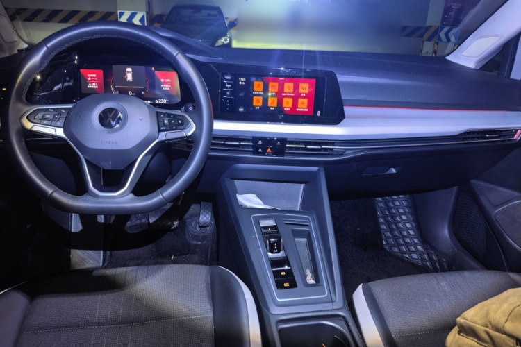 Volkswagen Golf 2024 car image #7