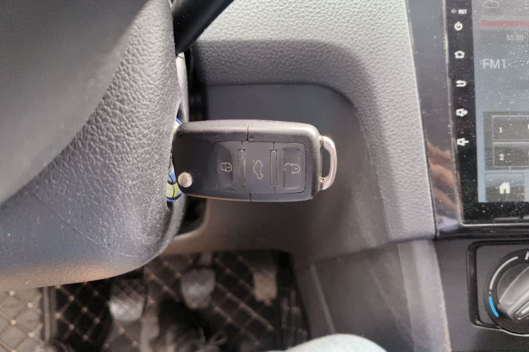 Volkswagen Santana 2015 صورة سيارة #9