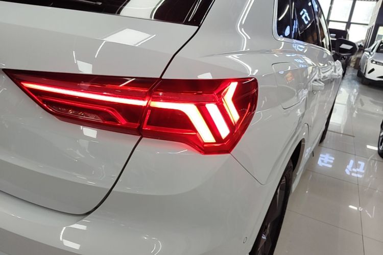 Audi Q3 2022 #8 Audi Q3 2022 صورة سيارة #8