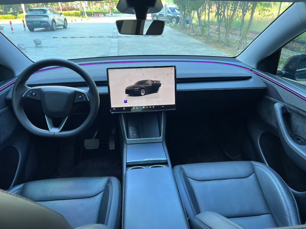 Tesla Model Y 2025 #9 Tesla Model Y 2025 car image #9