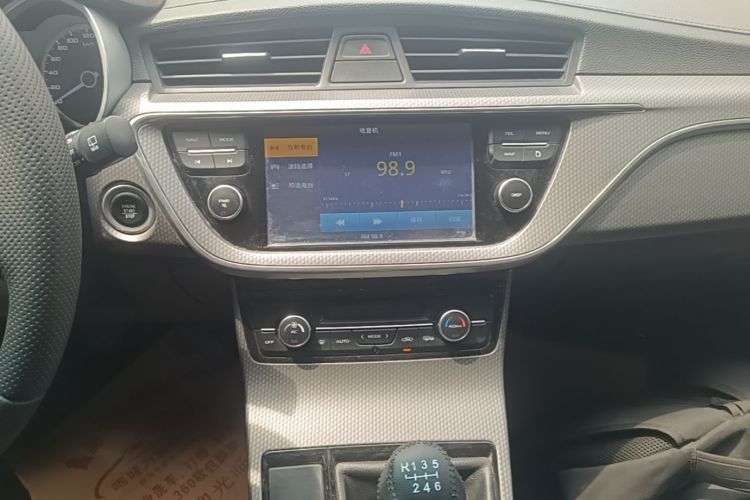 GEELY Emgrand GS 2016 car image #17