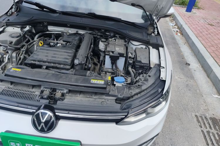 Volkswagen Golf 2021 car image #23