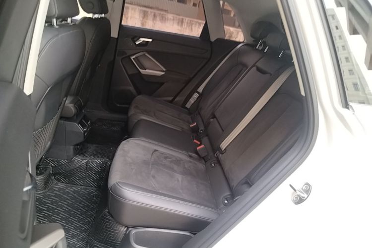 Audi Q3 2021 car image #17