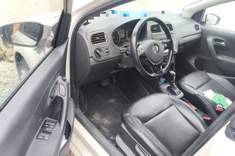Volkswagen Polo 2016 car image #13