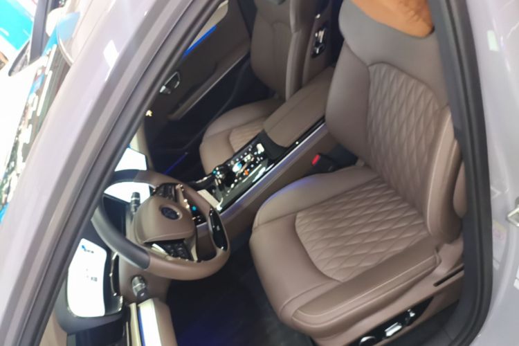 BYD Han 2024 immagine di auto #15