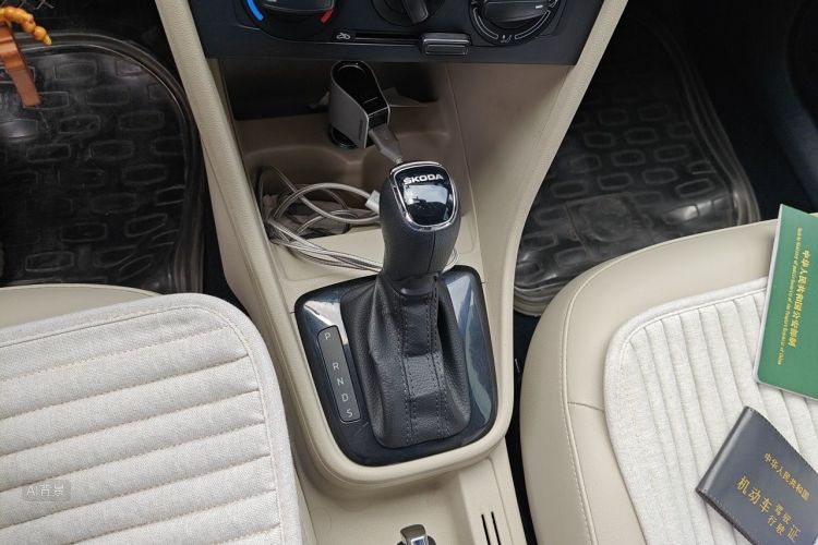 Skoda Rapid 2015 #16 Skoda Rapid 2015 car image #16