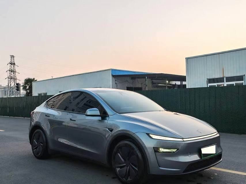 Tesla Model Y 2025 #3 Tesla Model Y 2025 car image #3