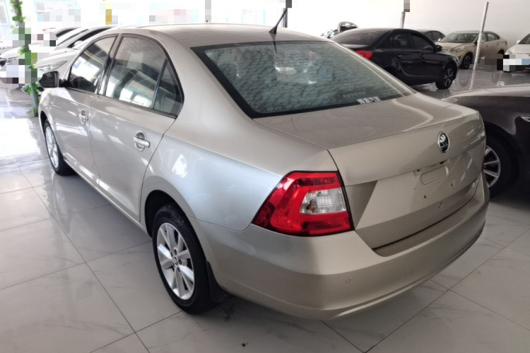 Skoda Rapid 2016 car image #5