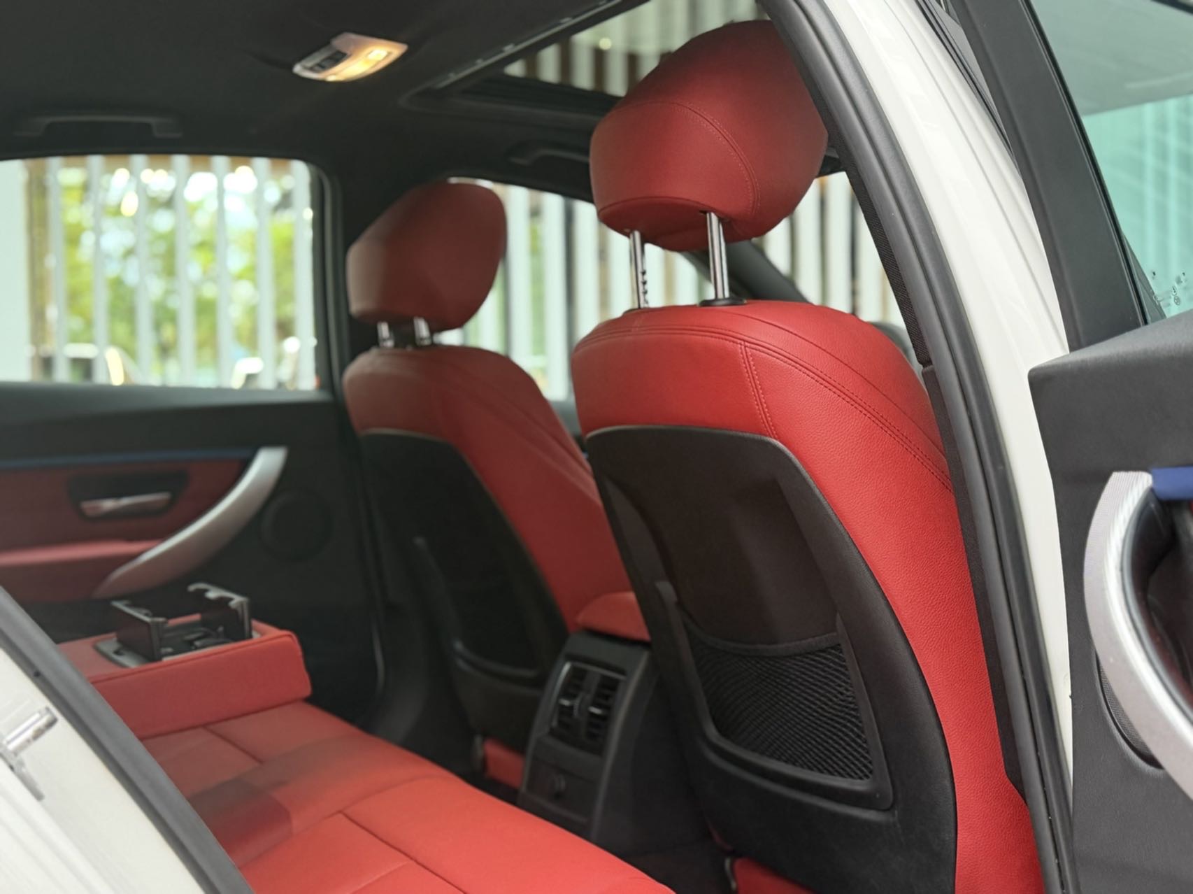 BMW 3 Series 2018 car image #9