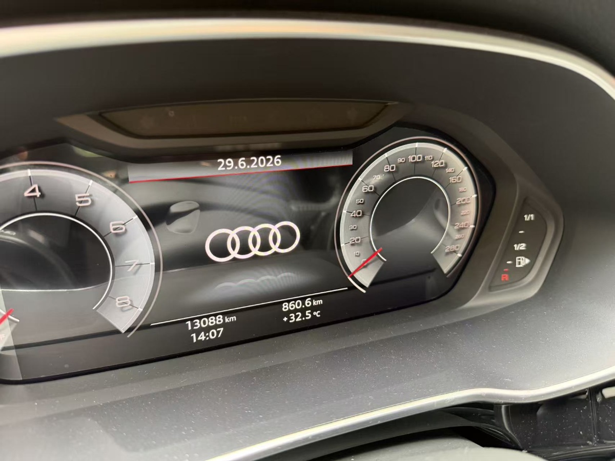 Audi Q3 2023 car image #4