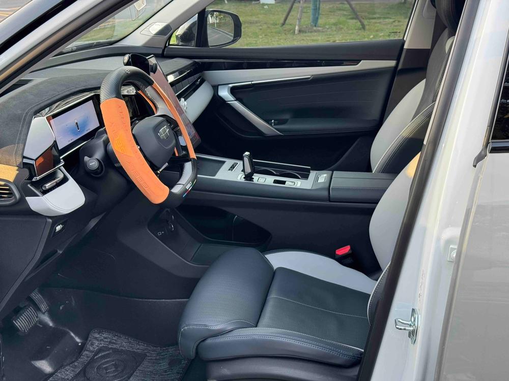 GEELY Boyue L 2025 car image #17