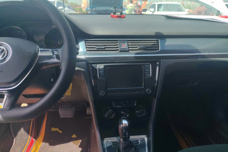 Volkswagen Bora 2017 car image #10