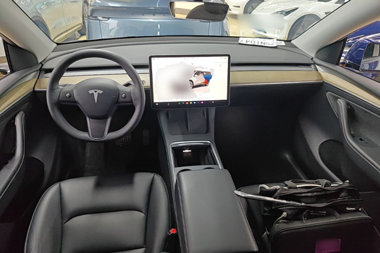 Tesla Model Y 2023 #10 Tesla Model Y 2023 car image #10