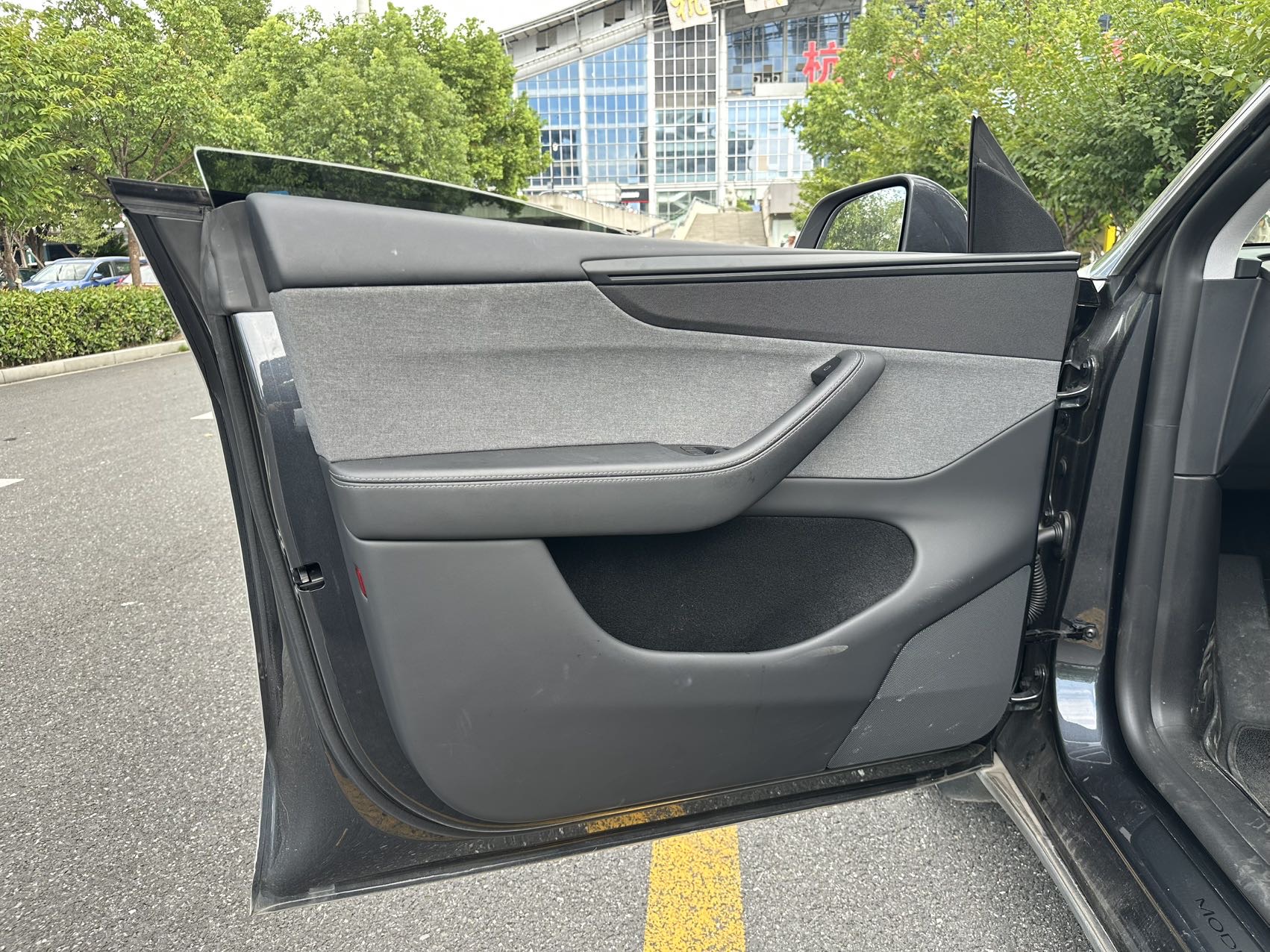 Tesla Model Y 2025 car image #23