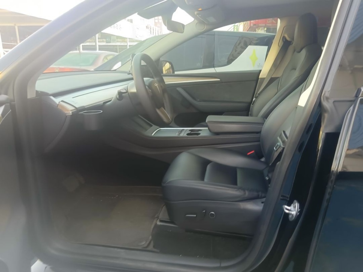 Tesla Model Y 2021 car image #2